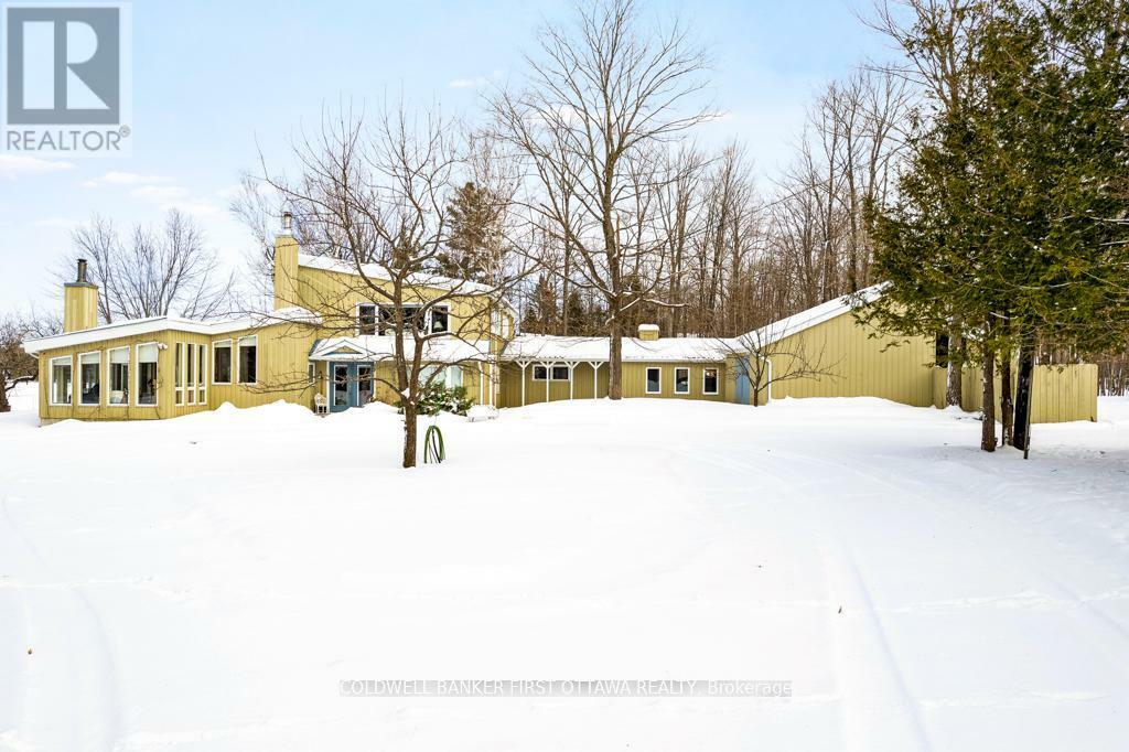 Property Photo:  150 Dewolfe Street  ON K7S 3G7 