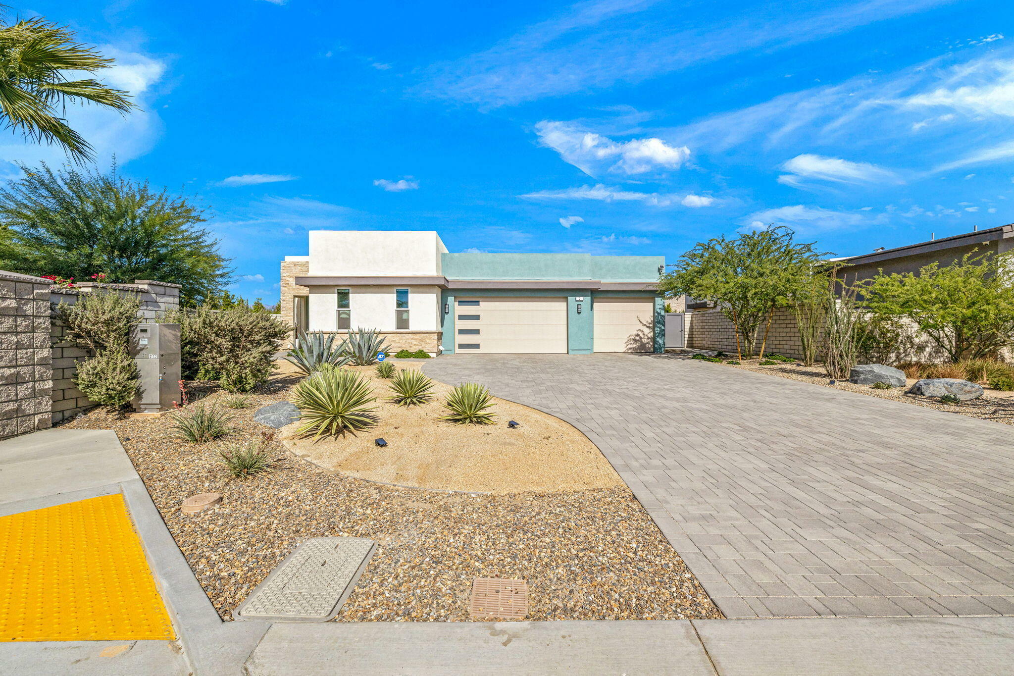 Property Photo:  2 Iridium Way  CA 92270 