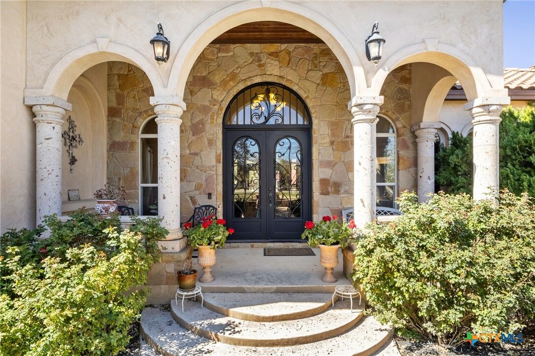 Property Photo:  220 Gabriel Woods Drive  TX 78633 