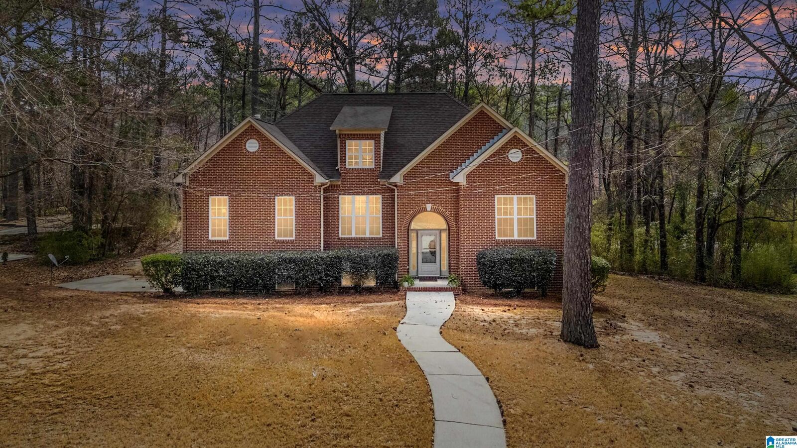 Property Photo:  221 Arbor Court  AL 35147 