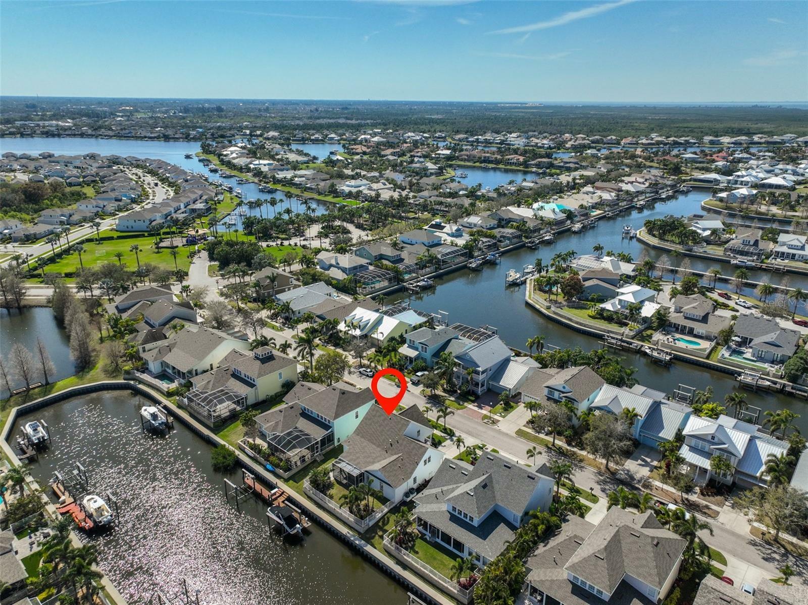 Property Photo: 413 Islebay Drive FL 33572