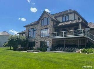 Property Photo:  60 Chateaux Du Lac  MI 48430 9140 