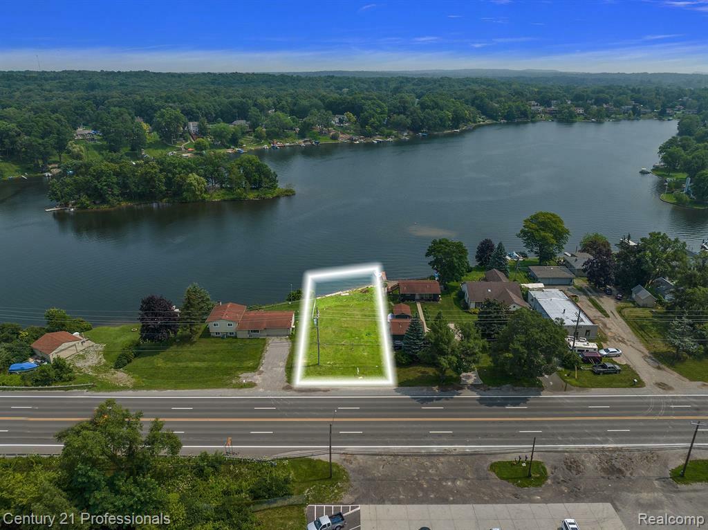 Property Photo: 9876 Dixie Highway MI 48348 2459