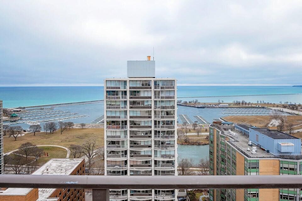 Property Photo: 1633 N Prospect Ave WI 53202
