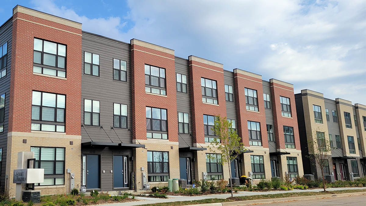 Property Photo:  345 Summit Circle  IL 60148 