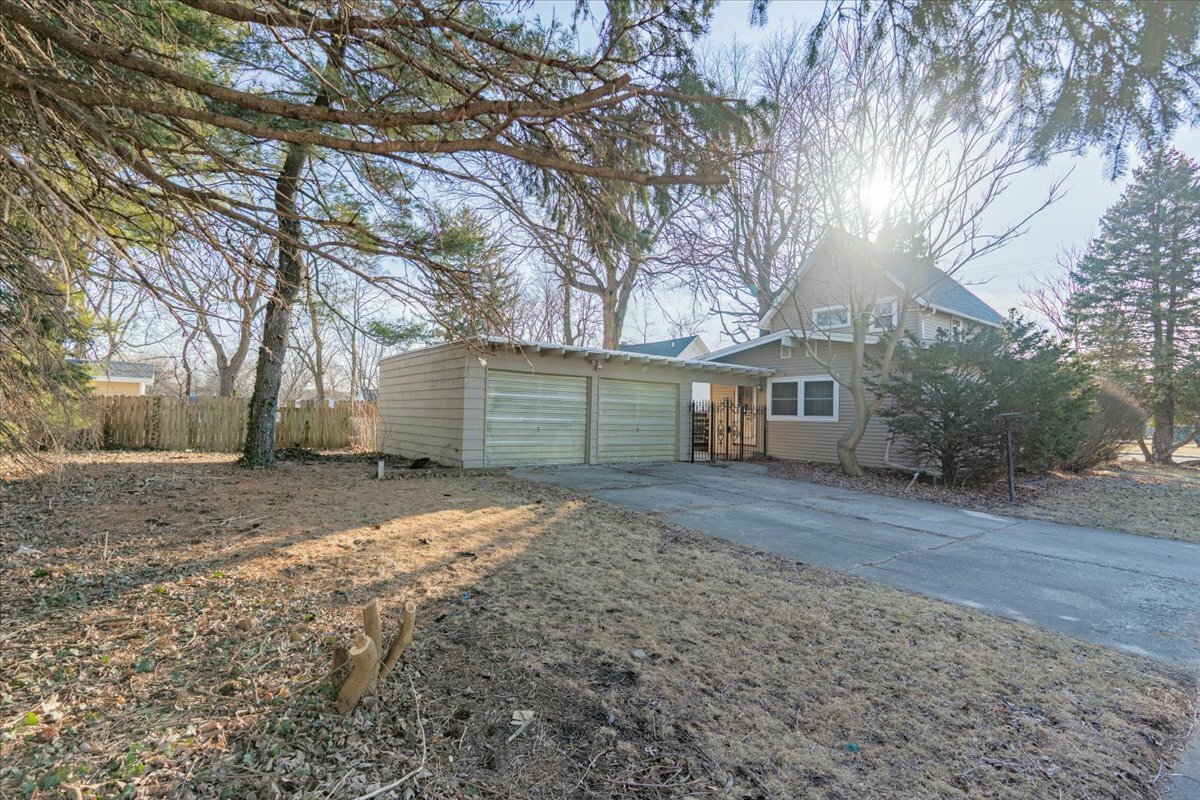 Property Photo: 302 S Linden Street IL 61761