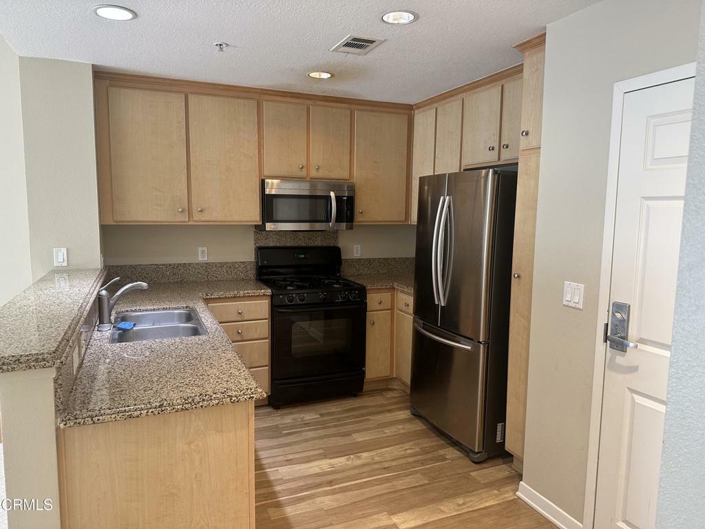 Property Photo: 160 S Hudson Avenue 215 CA 91101