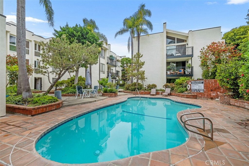 Property Photo:  1340 S Beverly Glen Boulevard 310  CA 90024 