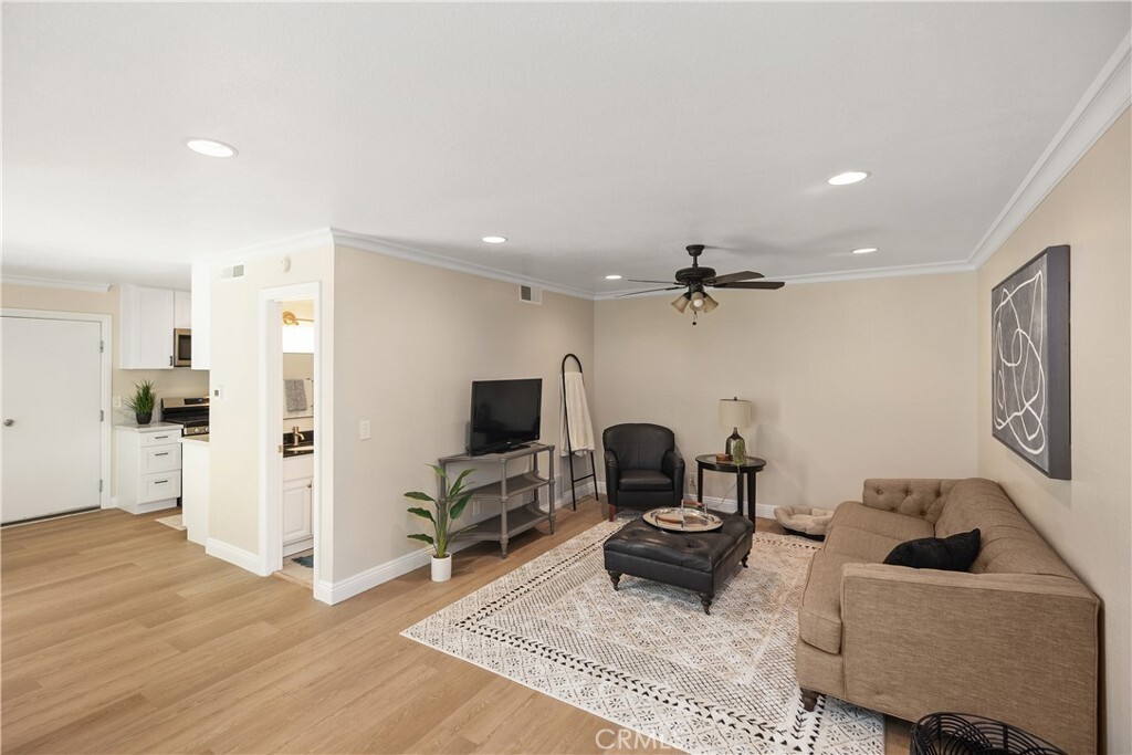 Property Photo:  22934 Via Nuez 30  CA 92691 