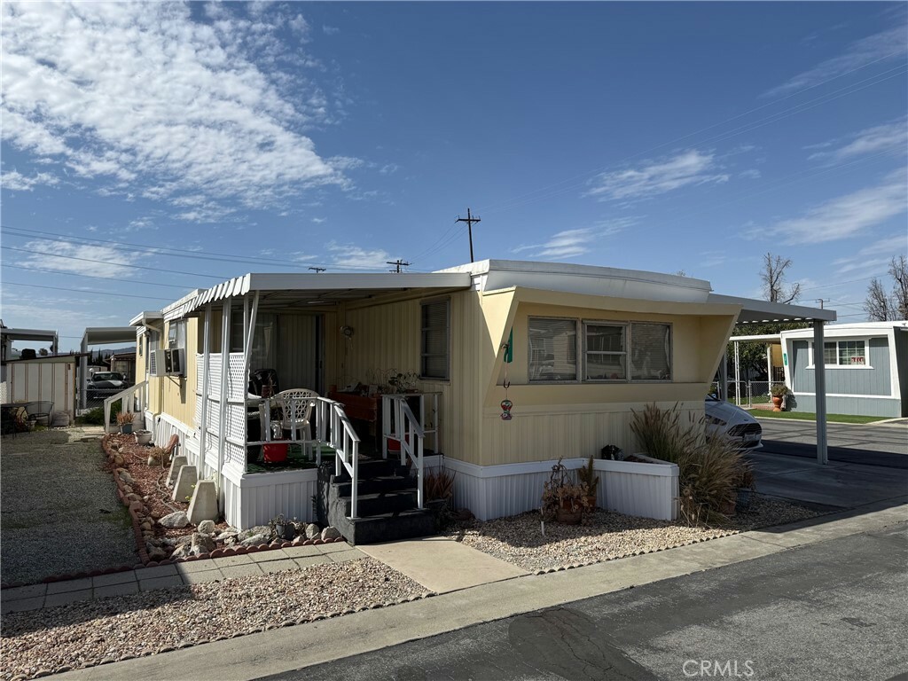 Property Photo:  260 N Lyon Avenue 59  CA 92545 