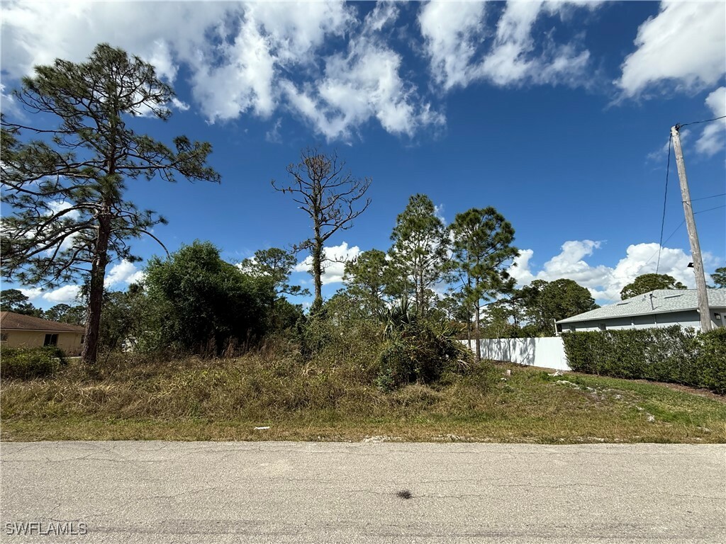 Property Photo:  1009 Acacia Avenue  FL 33972 