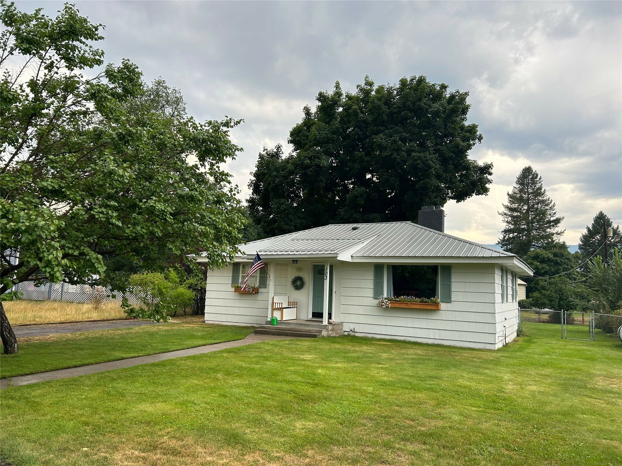 Property Photo:  103 W Oak Street  MT 59859 