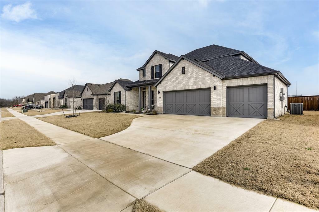 Property Photo:  235 Half Moon Drive  TX 75165 