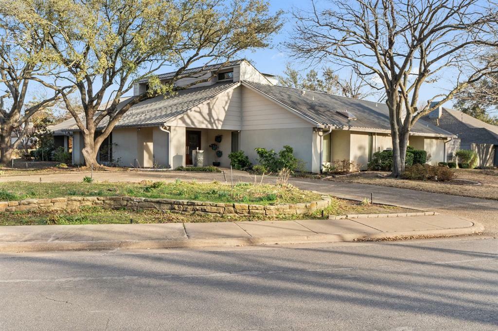 Property Photo:  6902 Spanky Branch Drive  TX 75248 