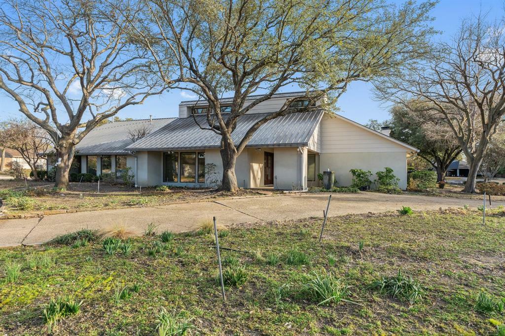 Property Photo: 6902 Spanky Branch Drive TX 75248