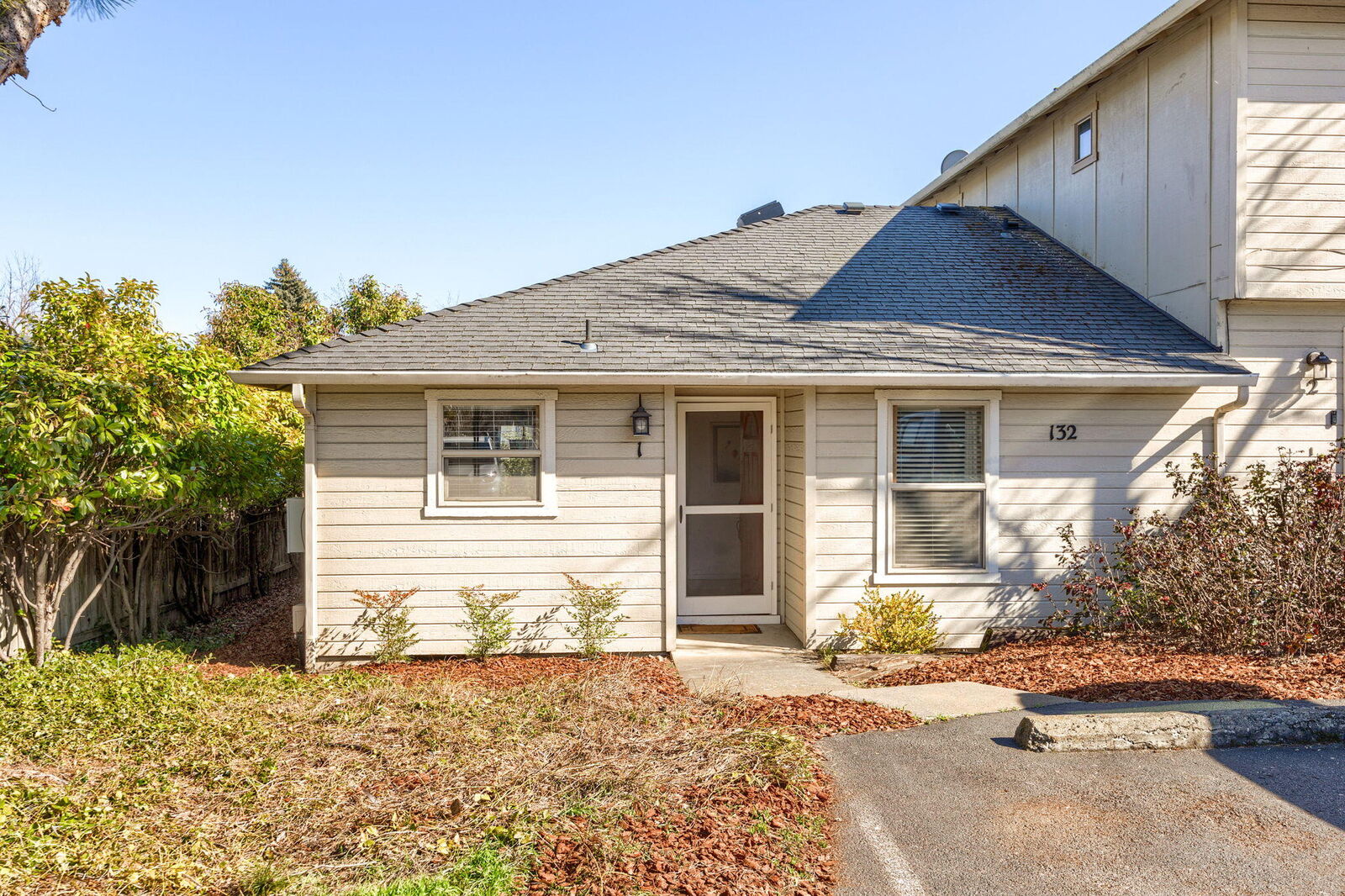 Property Photo: 132 S Mountain Avenue 1 OR 97520
