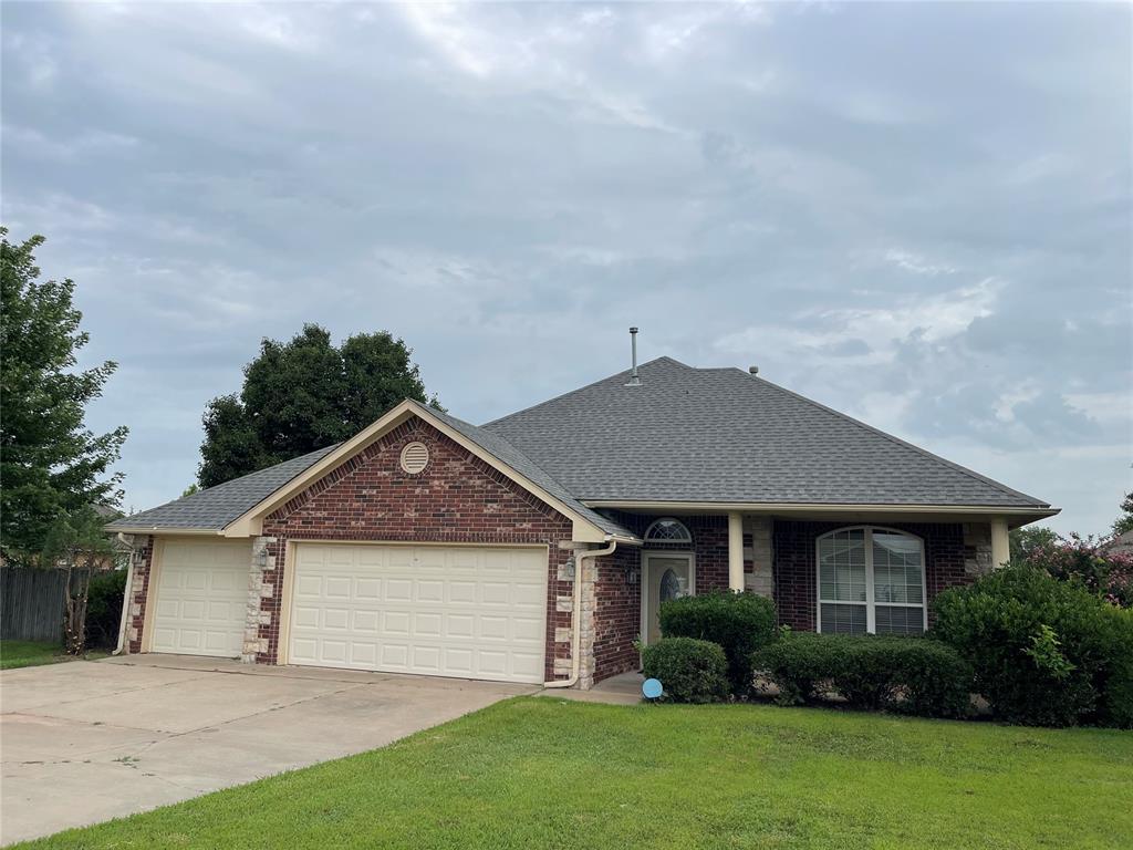 Property Photo: 105 SE 34th Street OK 73160