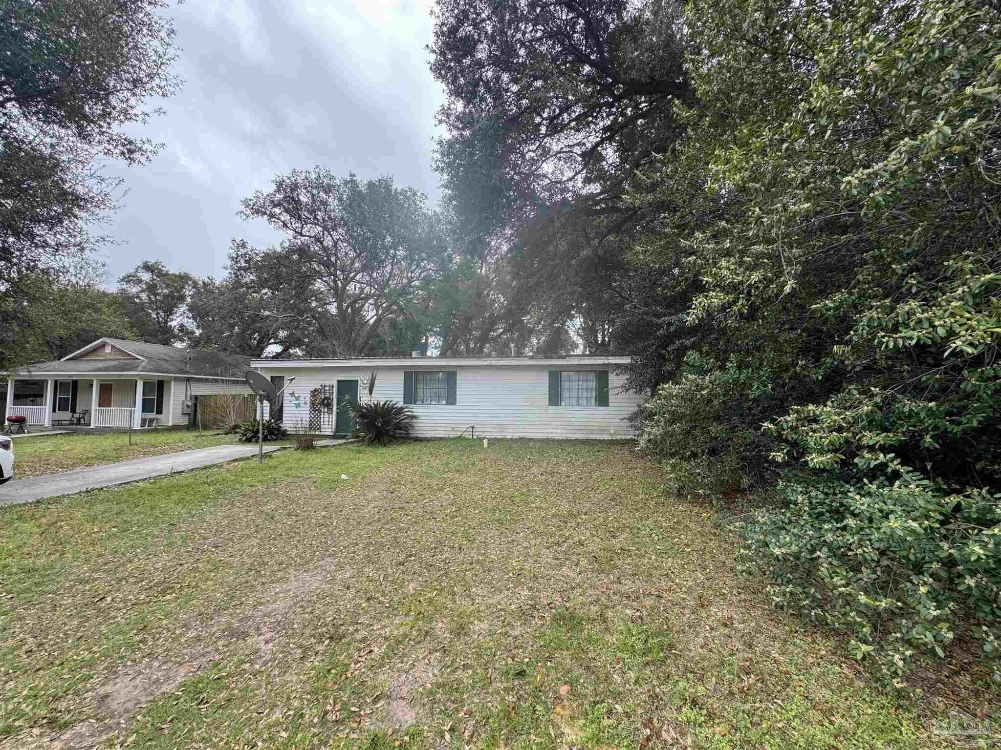 Property Photo: 602 New York Dr FL 32501