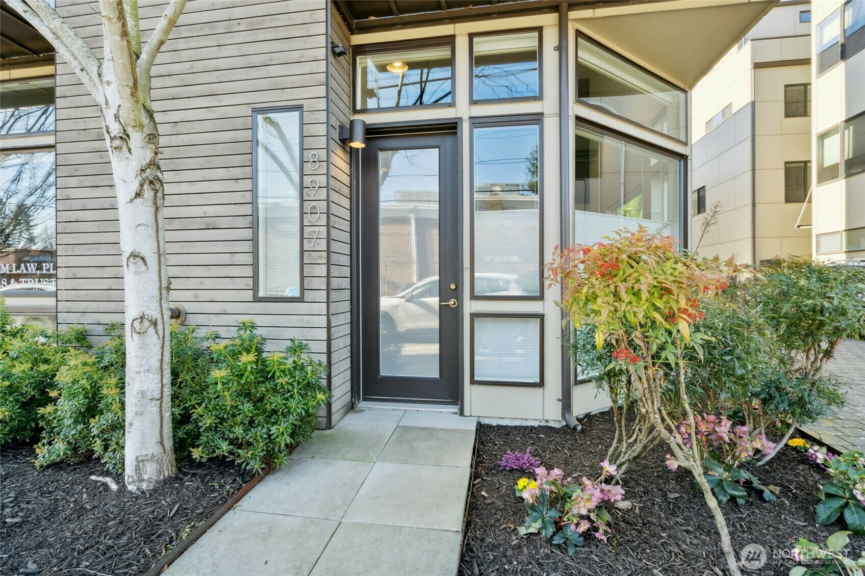 Property Photo:  8907  Roosevelt Way NE  WA 98115 