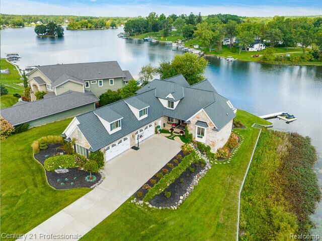 Property Photo:  9916 King Road  MI 48350 