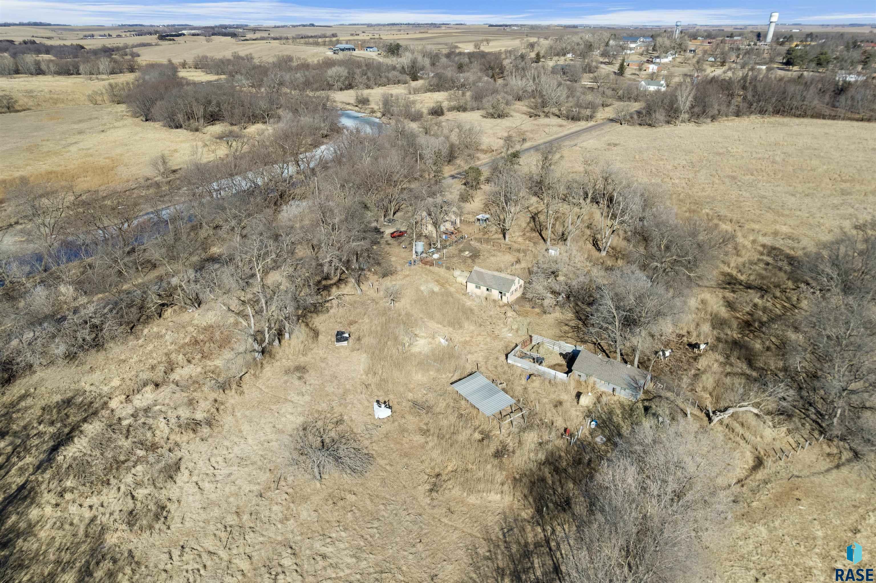 Property Photo:  601 N Crescent St  SD 57028 