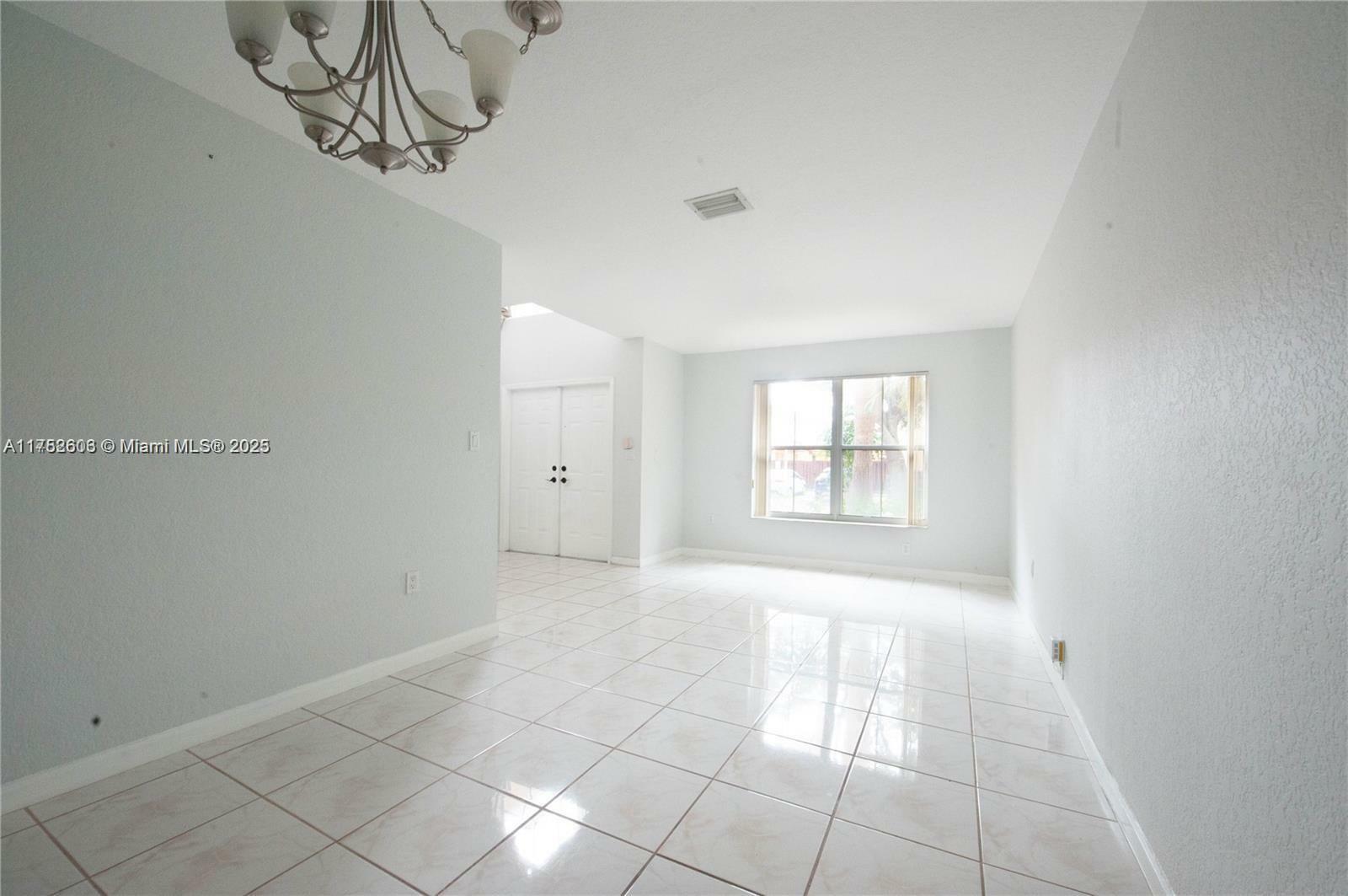 Property Photo:  13973 N Forest Oak Cir 0  FL 33325 