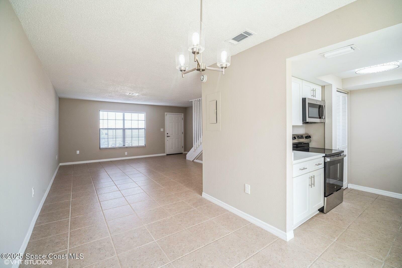 Property Photo:  1300 Arlington Lane NE  FL 32905 