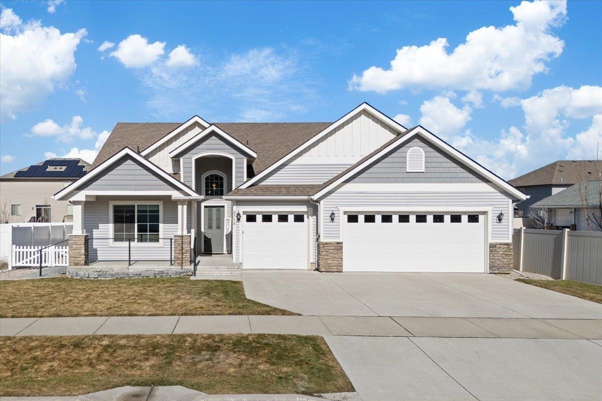 Property Photo: 2718 W Parkway Ave WA 99208