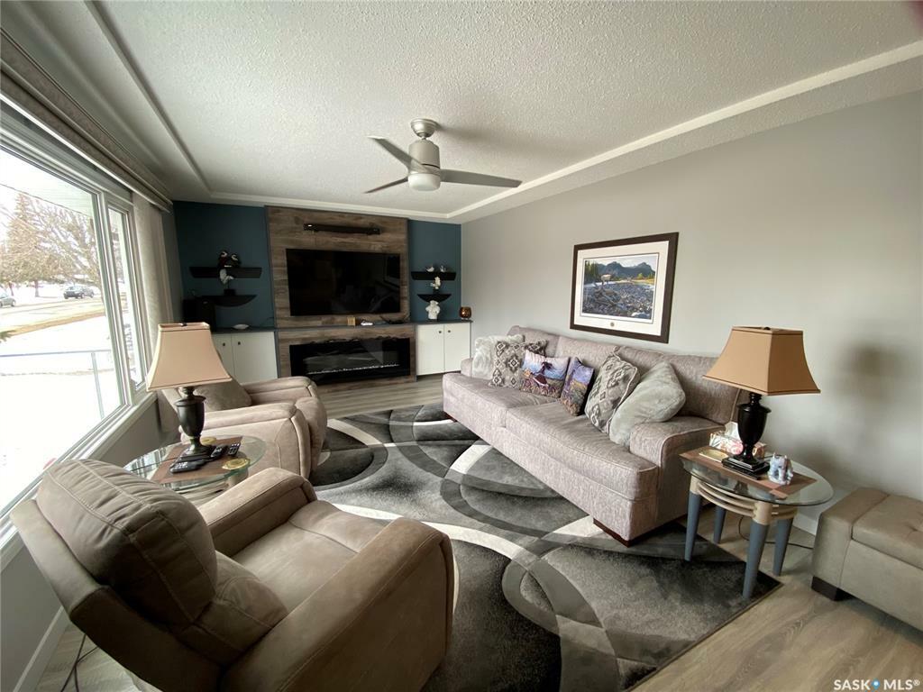 Property Photo:  112 7th Avenue W  SK S0A 2P0 