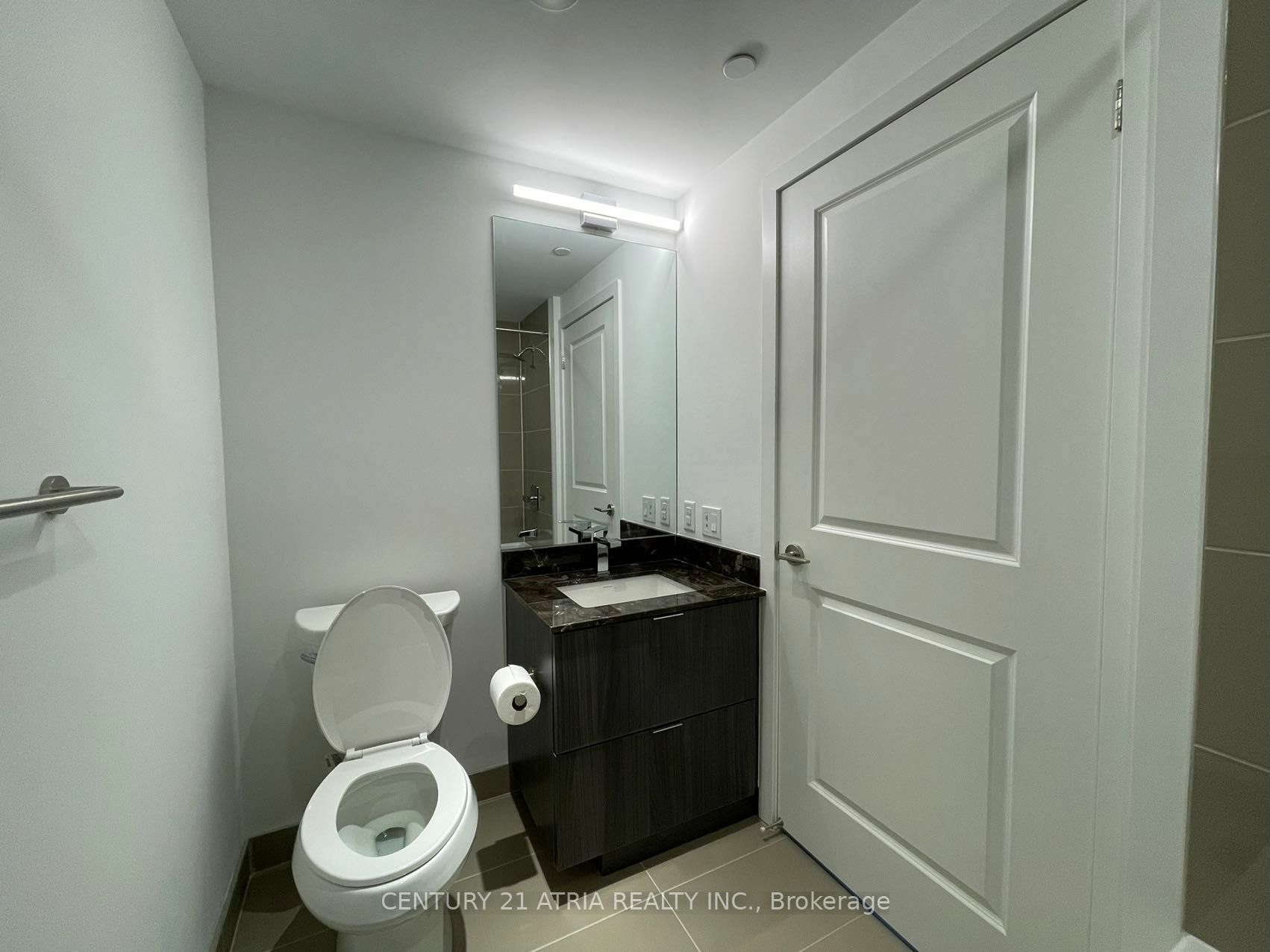 Property Photo: 395 Bloor Street E 2011 ON M4W 0B4