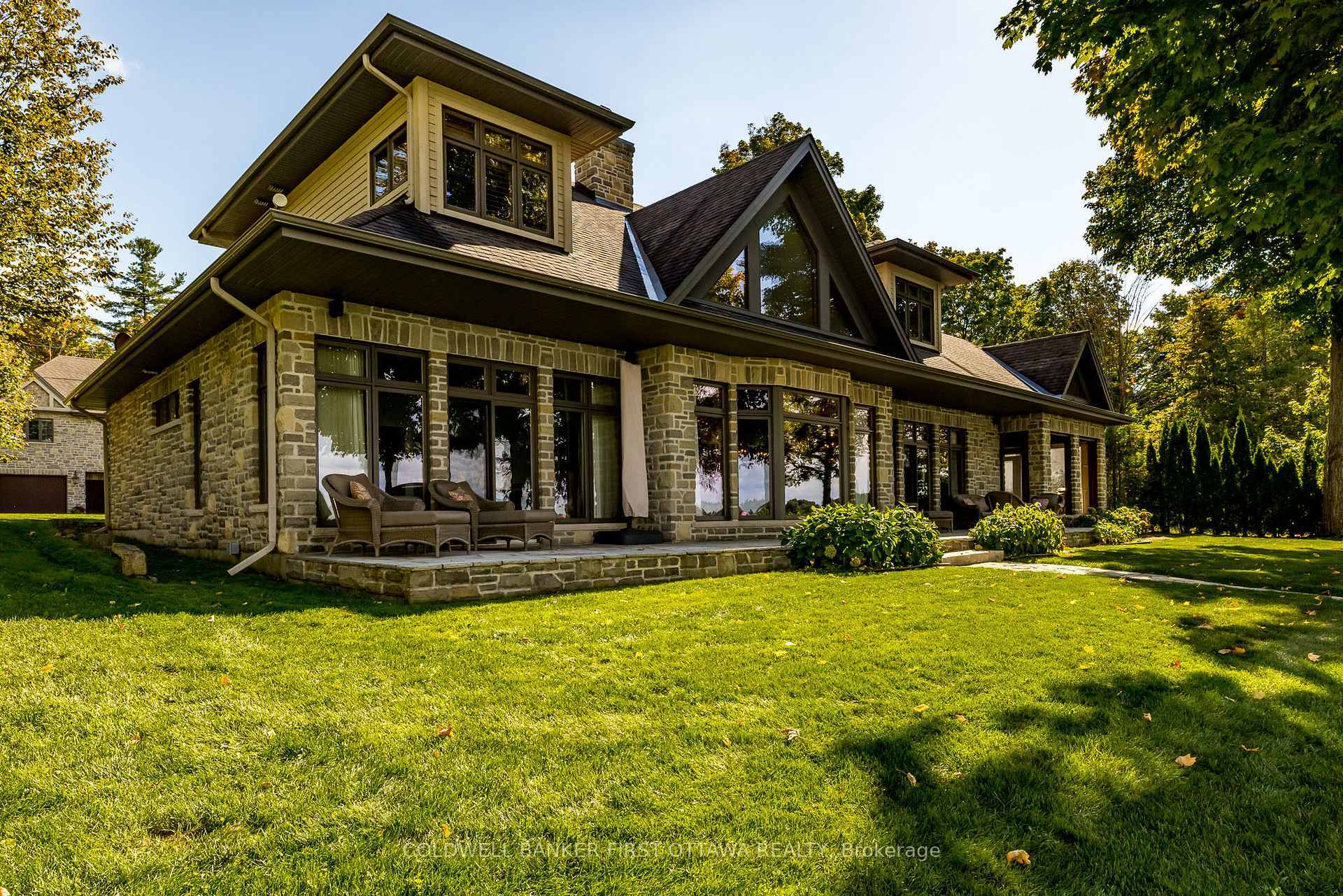 Photo de la propriété: 125 &Amp 126 Munro Lane ON K7C 3P2