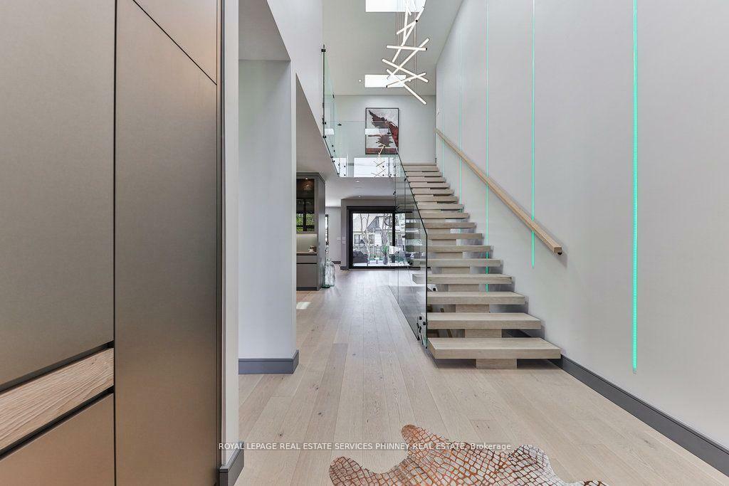 Property Photo: 1617 Trotwood Avenue ON L5G 3Z8