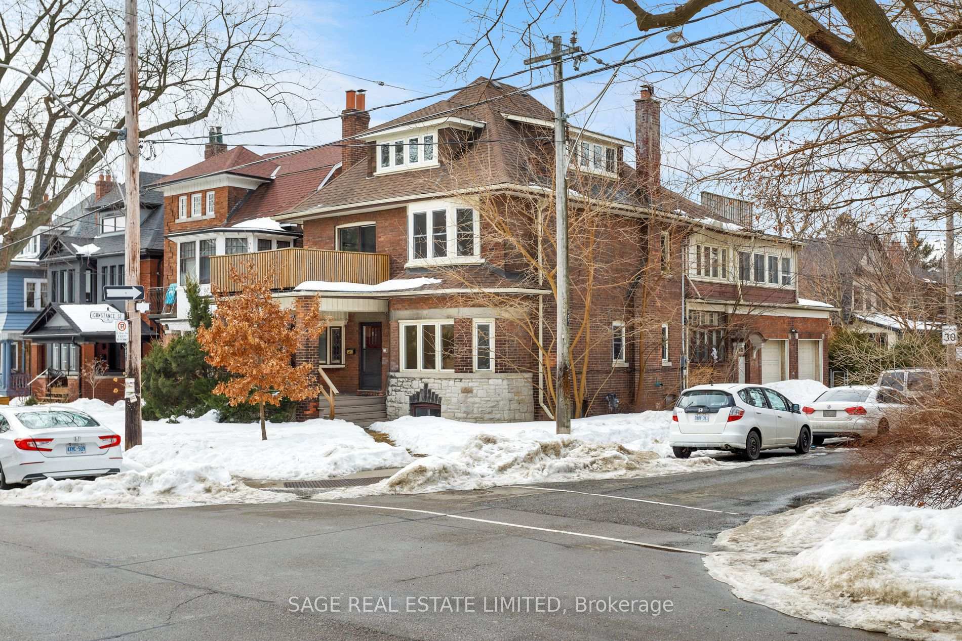 Photo de la propriété: 216 Indian Road ON M6R 2W6