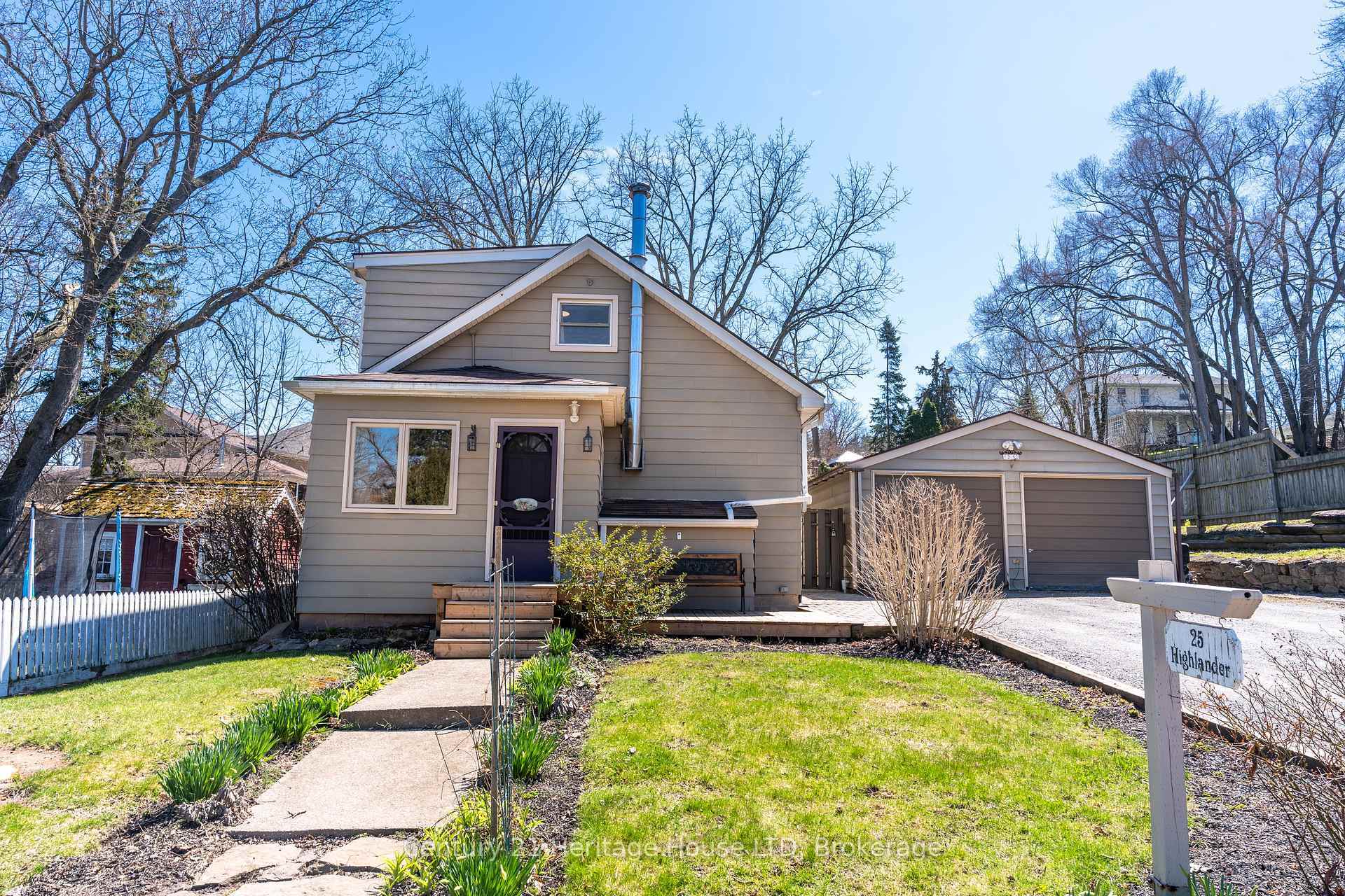 Property Photo: 25 Highlander St Street ON L0S 1L0