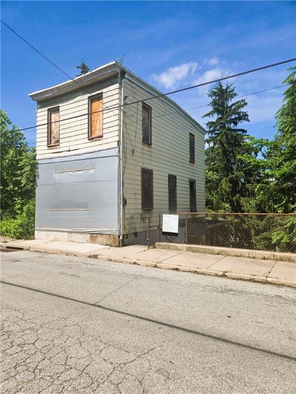 Property Photo:  1922 Rhine St  PA 15212 