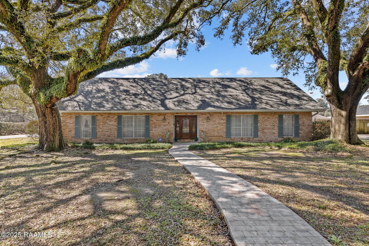Property Photo: 201 Saxon Drive LA 70508