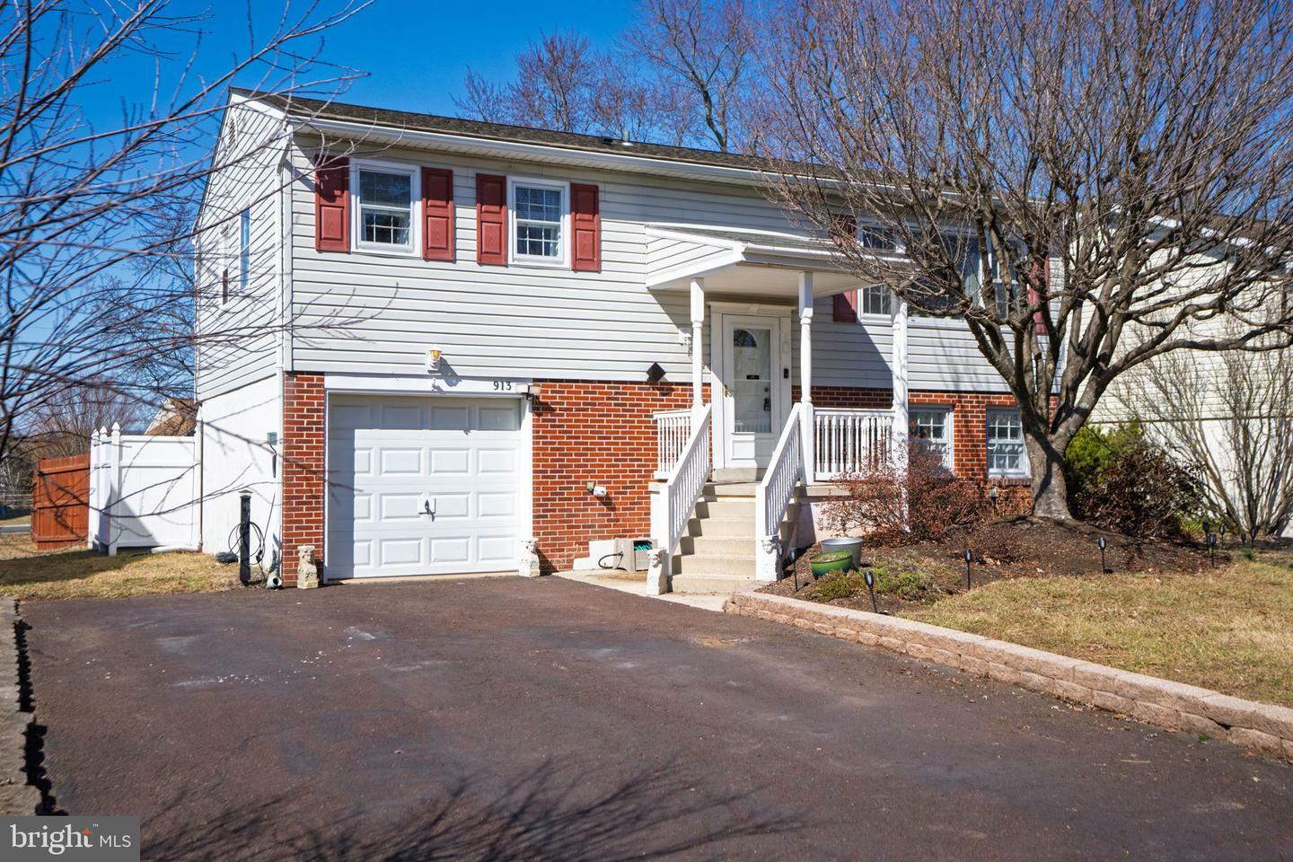 Property Photo:  913 Seminary Street  PA 18073 