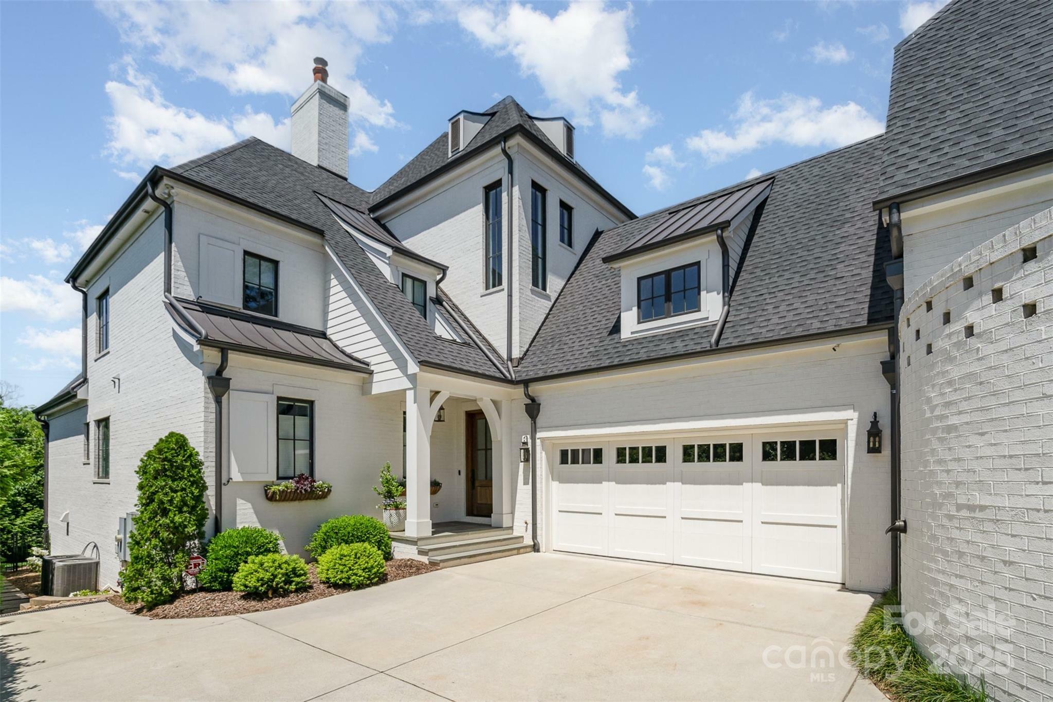 Property Photo:  1328 S Kings Drive  NC 28207 