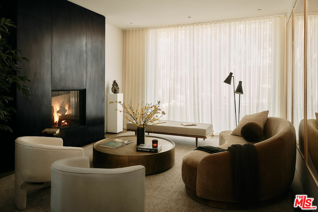 Property Photo: 8899 Beverly Blvd CA 90048