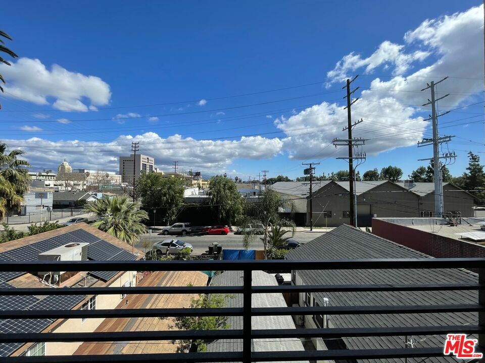 Property Photo:  14612 Calvert St 304  CA 91411 