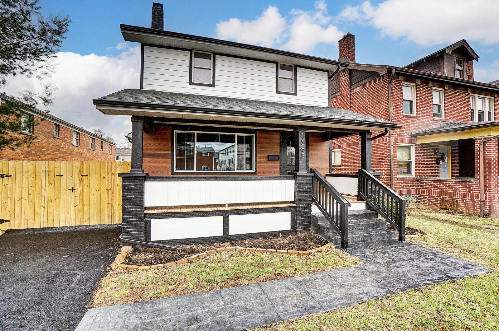 Property Photo:  1665 E Livingston Avenue  OH 43205 