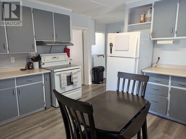 Photo de la propriété:  245 Riverview Dr  ON P8N 1W7 