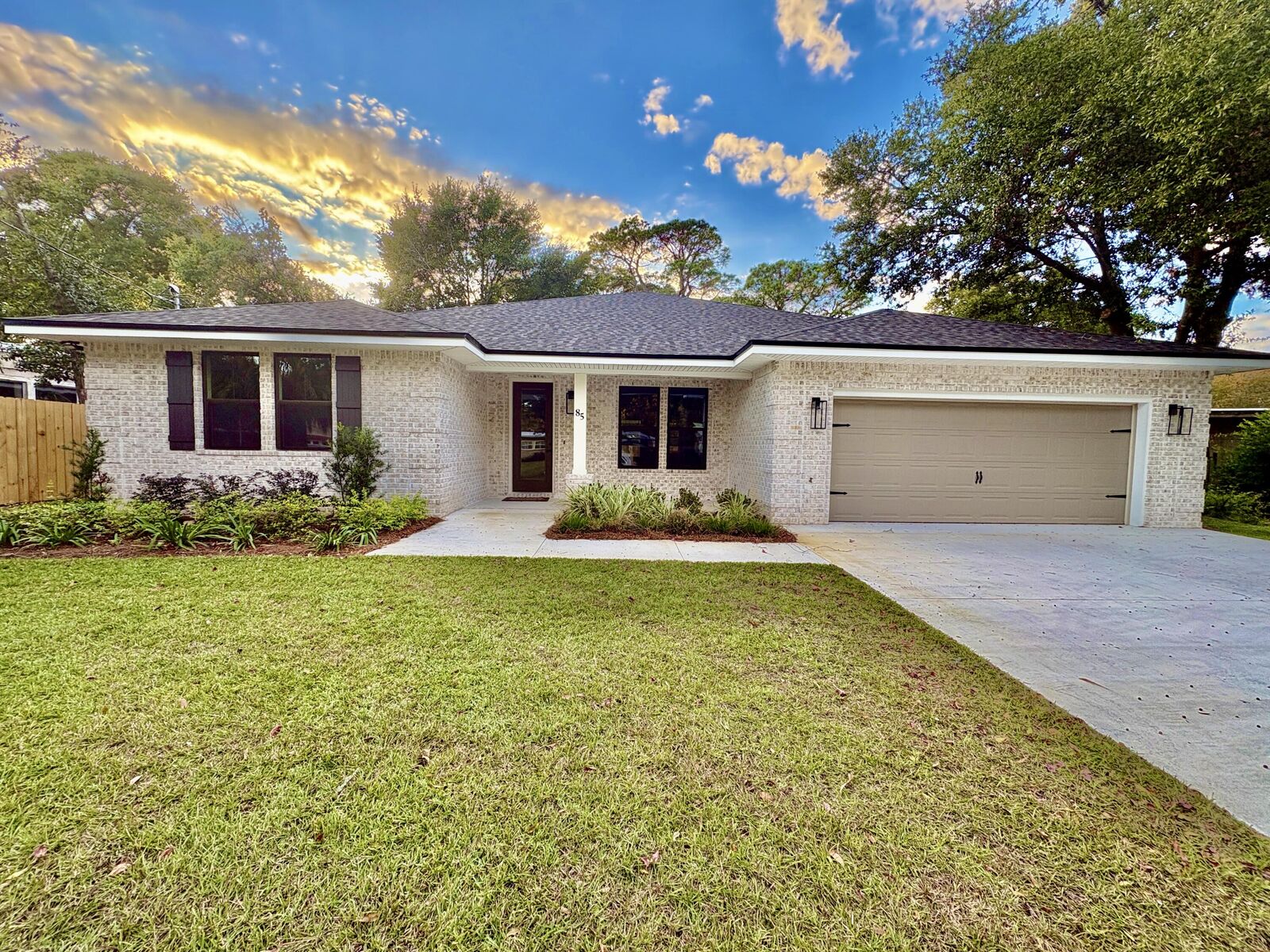 Property Photo: 85 NE Laurie Drive FL 32548