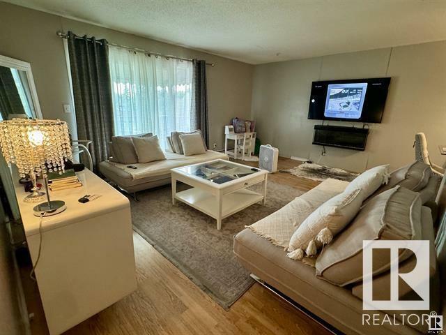 Photo de la propriété: 2545 116 Street NW 305 AB T6J 3Z7