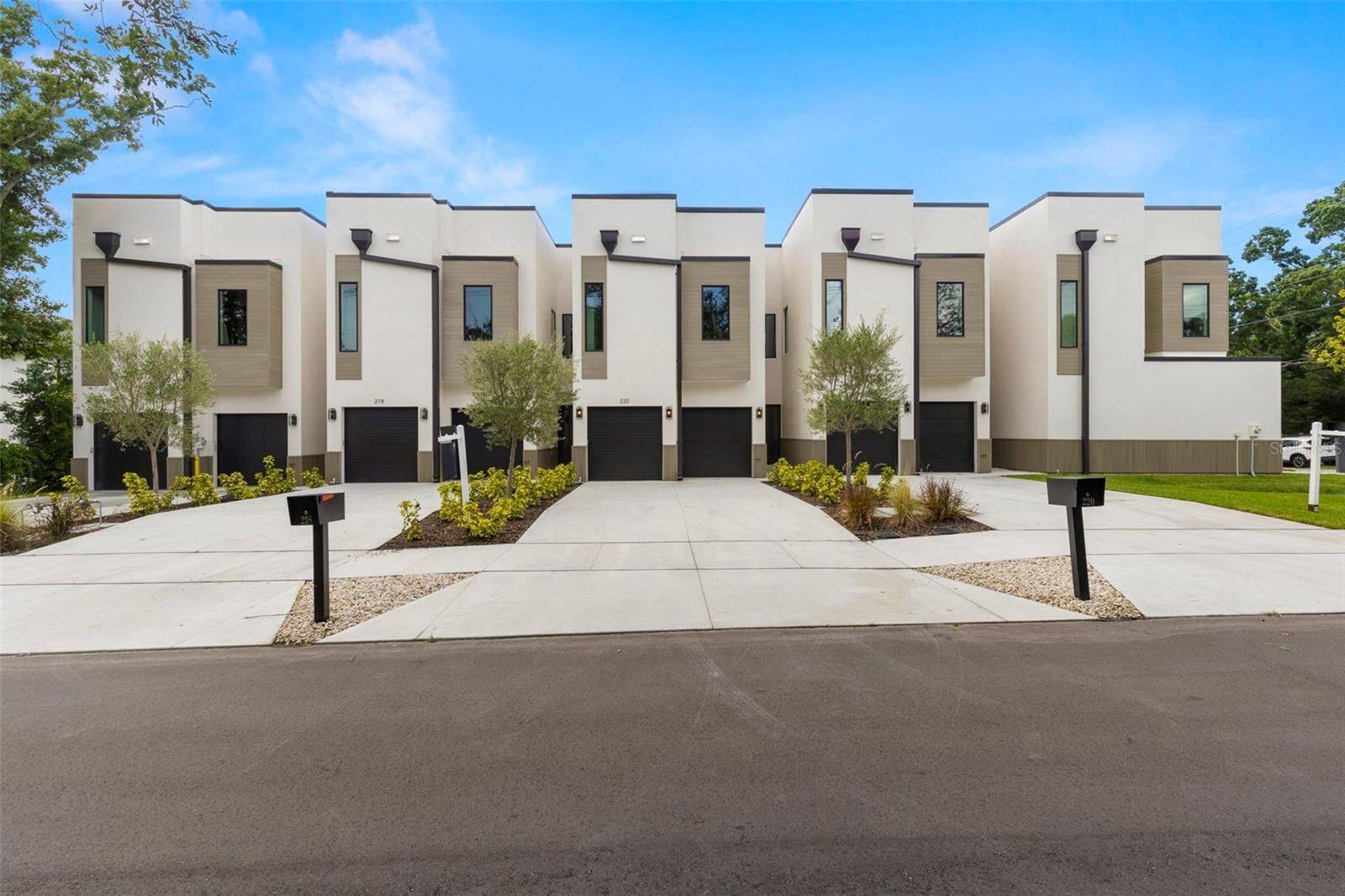 Property Photo: 216 N Hesperides Street FL 33609