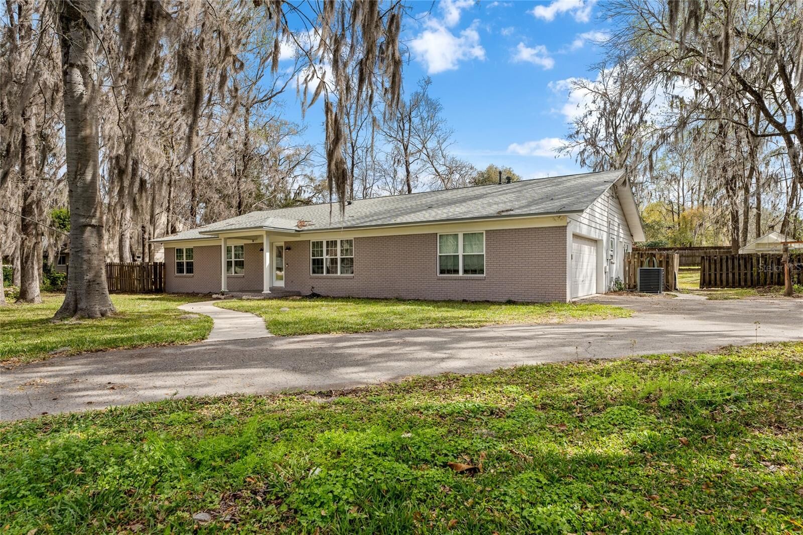 Property Photo: 1301 NW 91st Terrace FL 32606