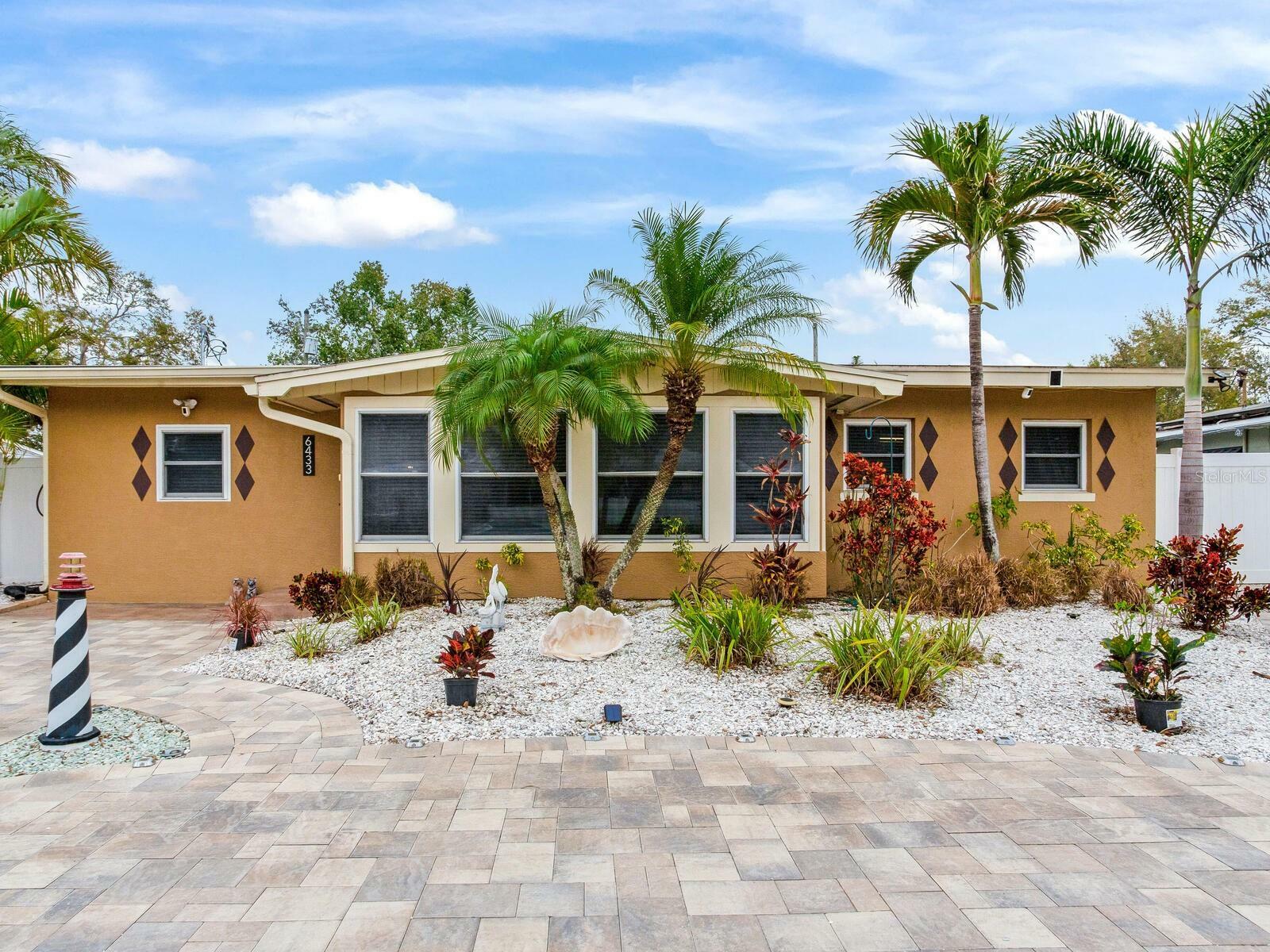 Property Photo: 6433 Flamingo Way S FL 33707