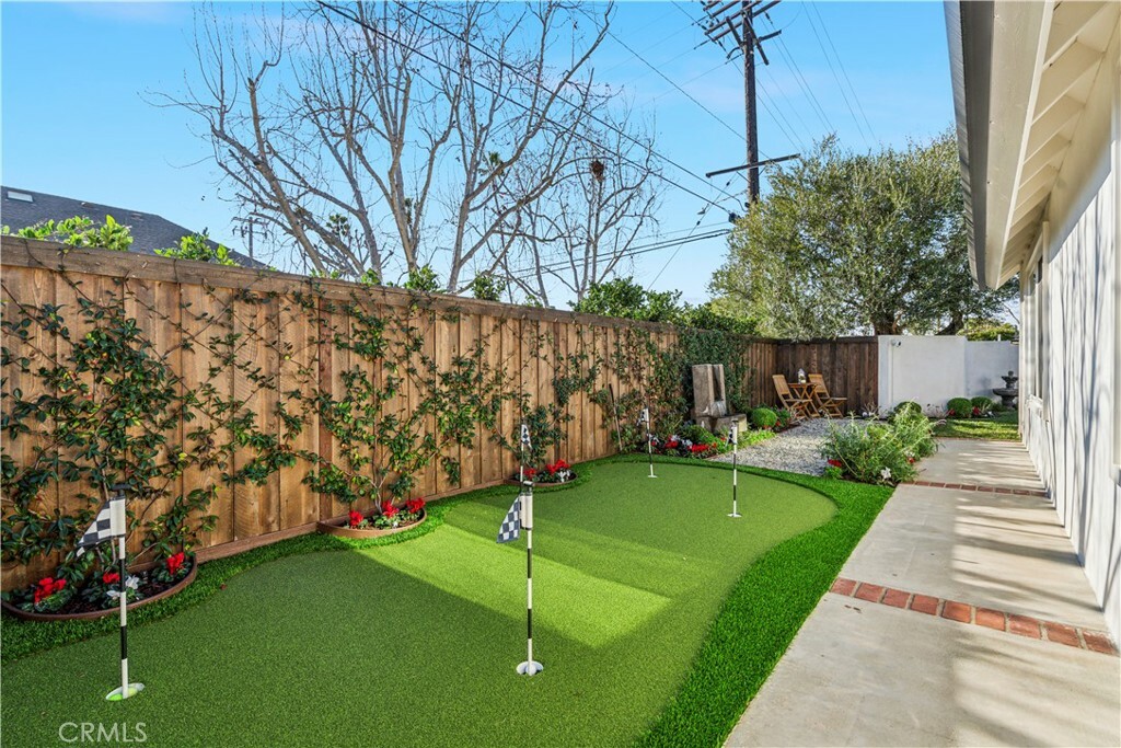 Property Photo:  404 E 16th Street  CA 92627 