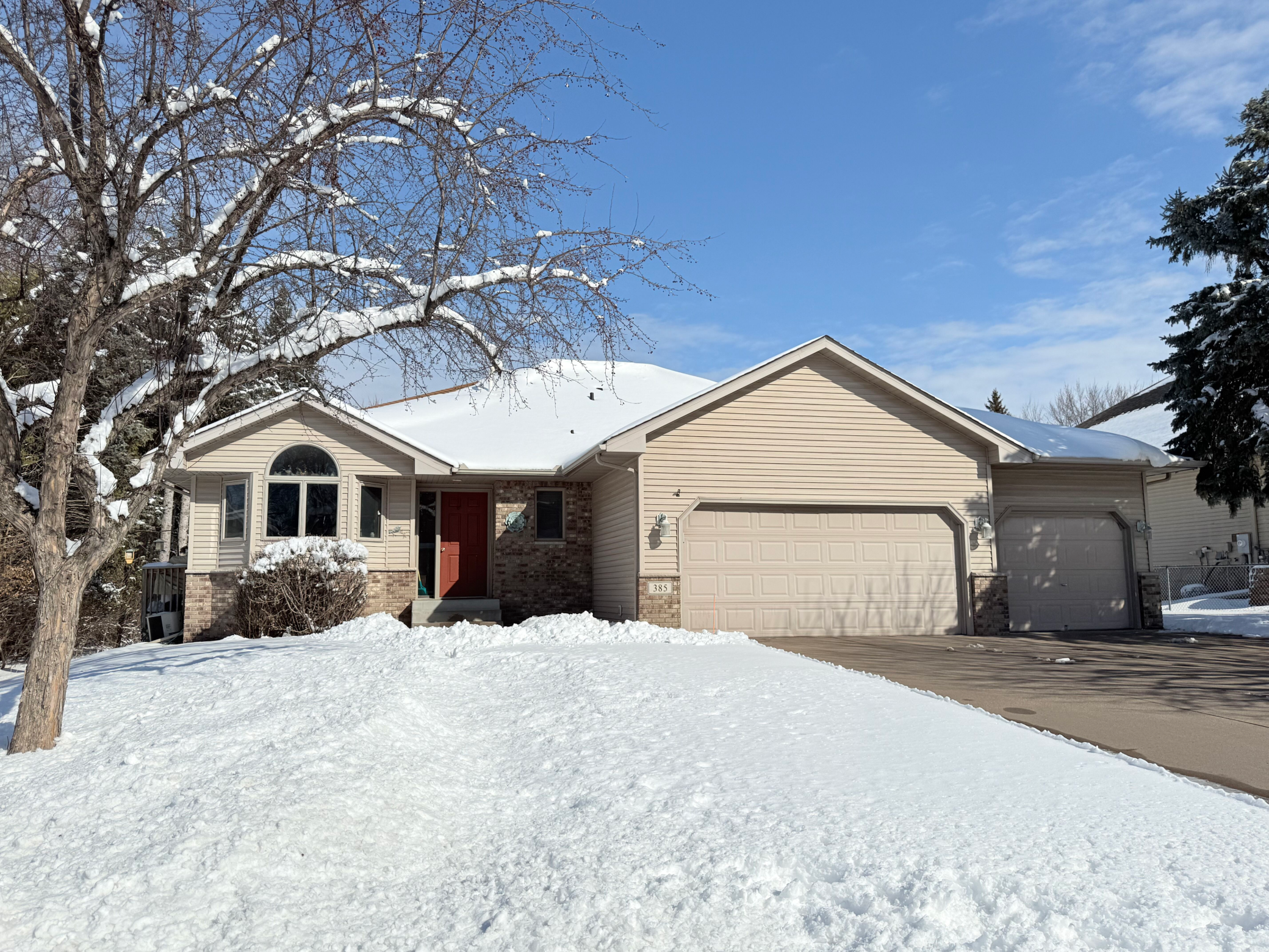 Property Photo:  385 8th Avenue NW  MN 55025 