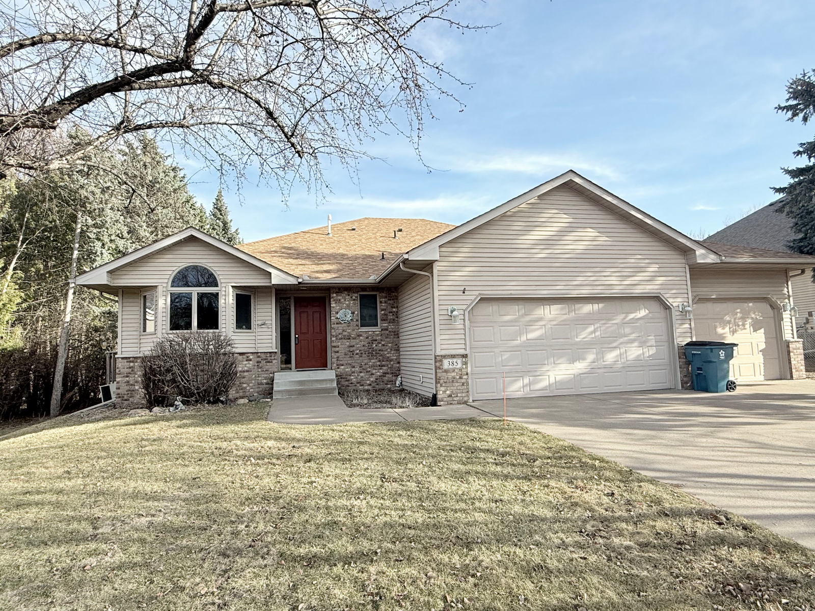 Property Photo:  385 8th Avenue NW  MN 55025 